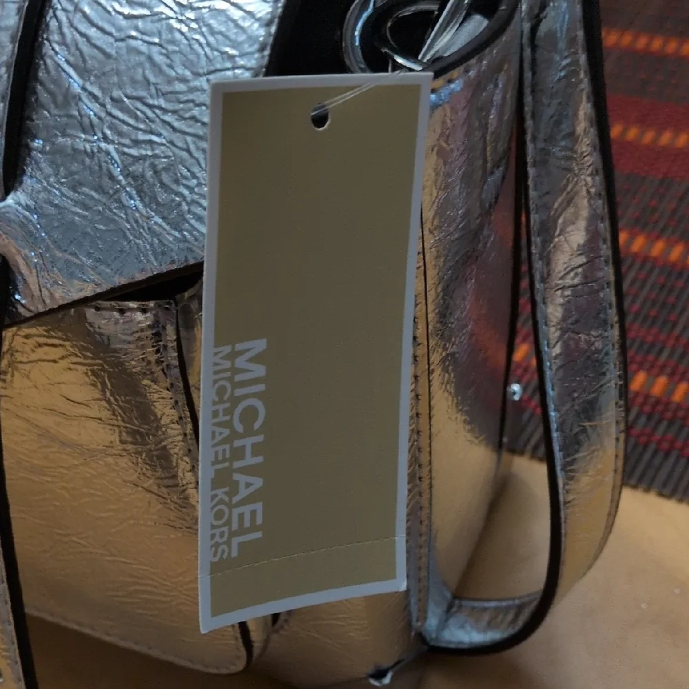 Michael Kors Manhattan Medium Ac Metallic Silver Satchel